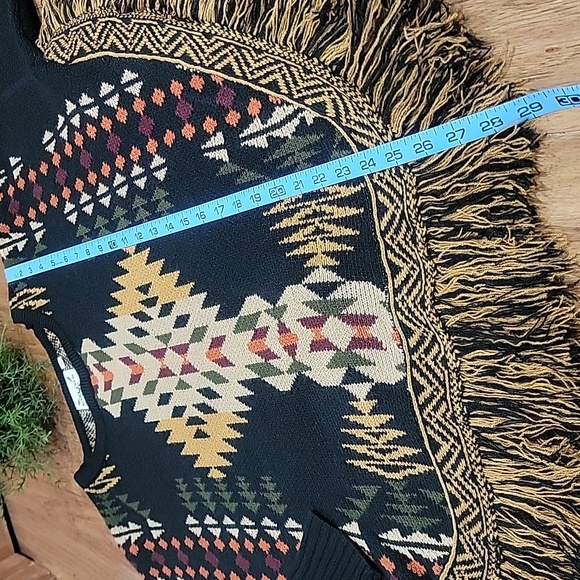 Cotton & Rye Reno Fringe Poncho w/ Sleeves - Picture 9 of 15